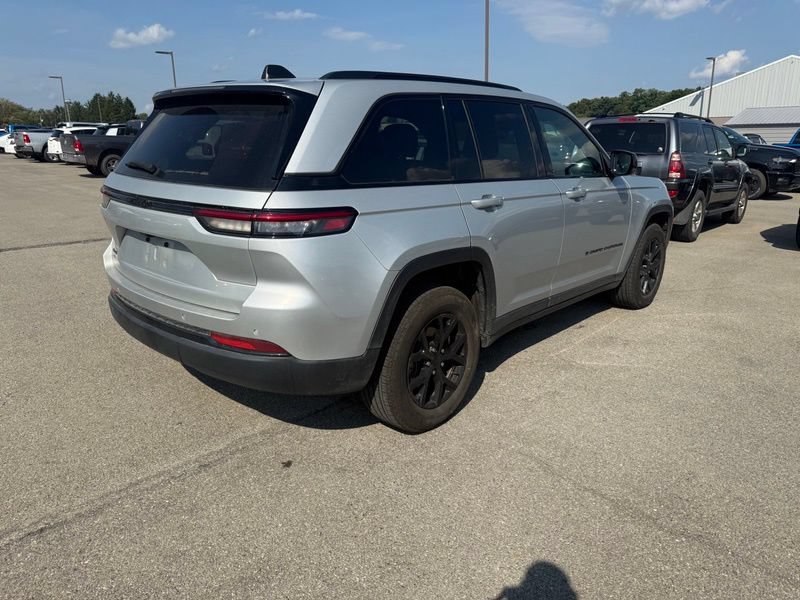 Used 2024 Jeep Grand Cherokee Altitude AWD/4WD image 16