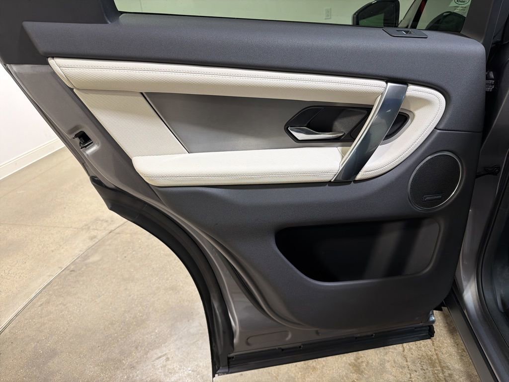 Used 2025 Land Rover Discovery Sport Dynamic SE image 20