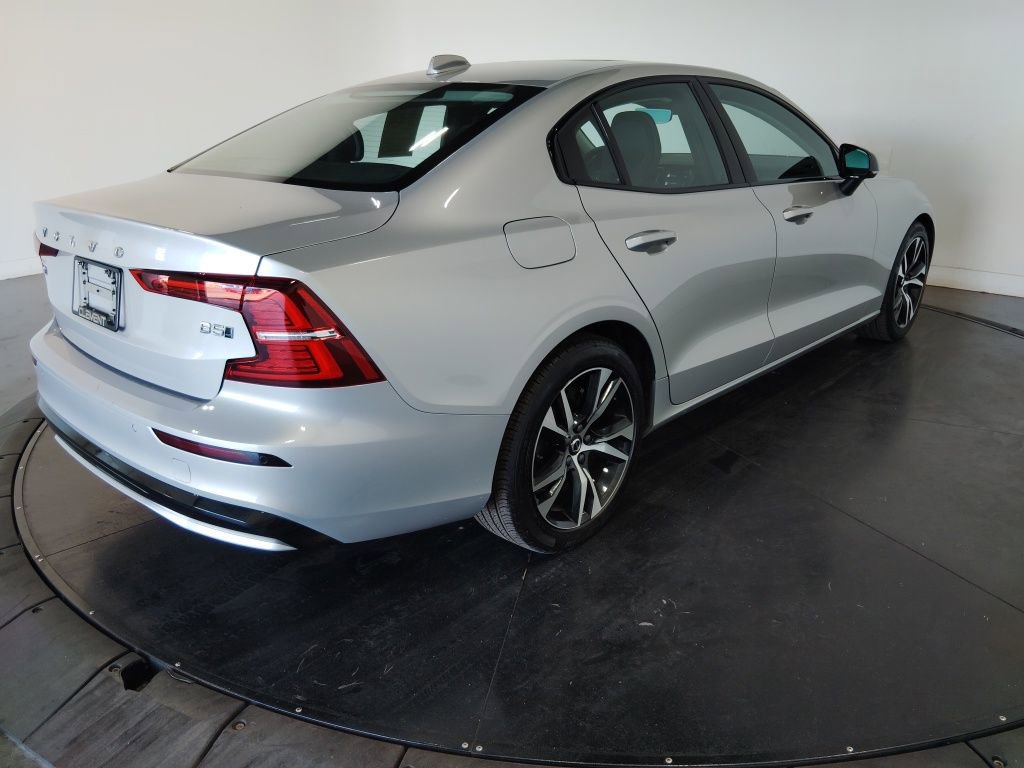 Used 2025 Volvo S60 B5 Core image 5