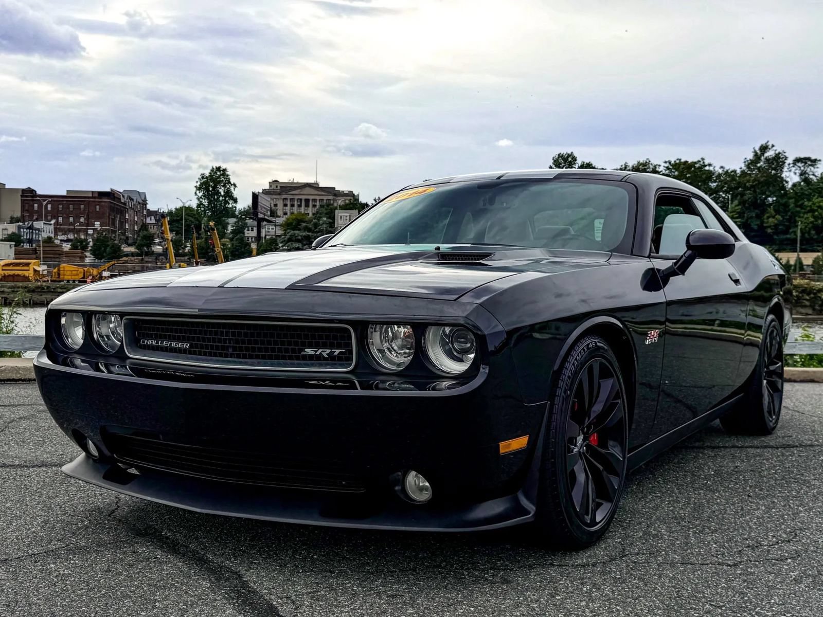 Used 2014 Dodge Challenger SRT8 w/ Harman/Kardon Audio Group RWD image 33
