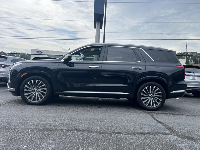 Used 2023 Hyundai Palisade Calligraphy FWD image 2