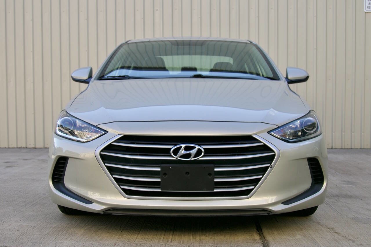 Used 2017 Hyundai Elantra SE image 4