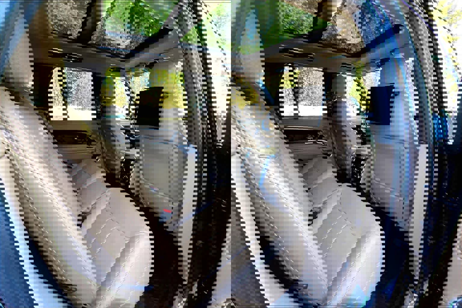 Used 2023 Land Rover Range Rover Autobiography image 19