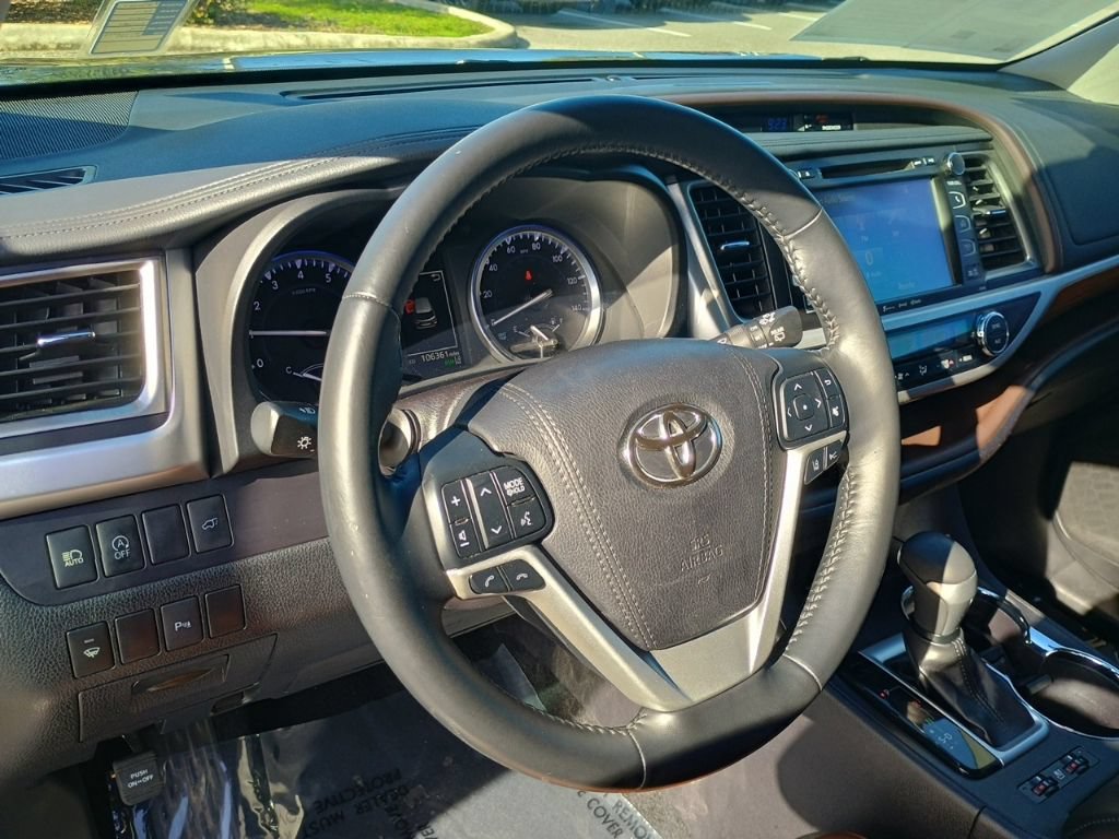 Used 2017 Toyota Highlander Limited FWD image 12