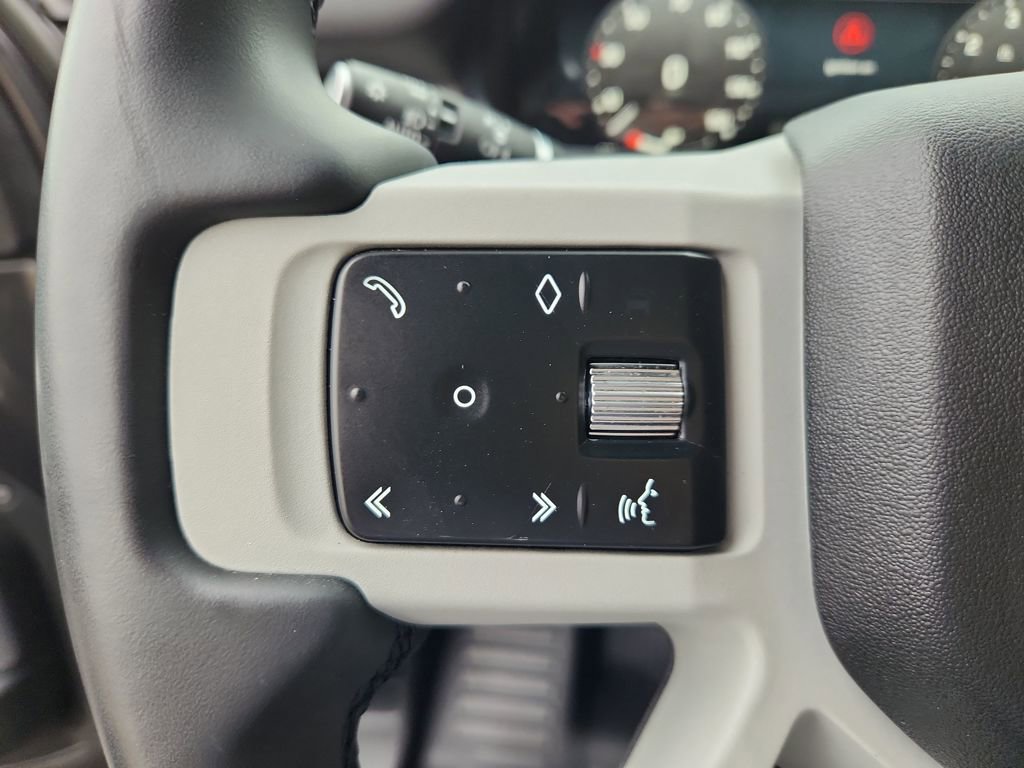 Used 2023 Land Rover Defender 110 X-Dynamic SE image 17