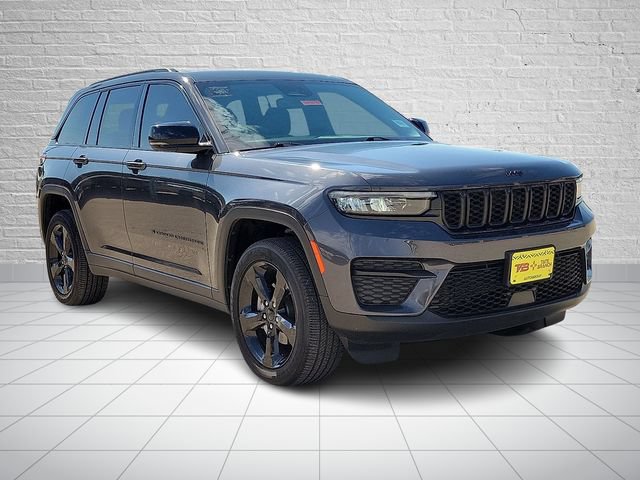 Used 2023 Jeep Grand Cherokee Altitude AWD/4WD image 6