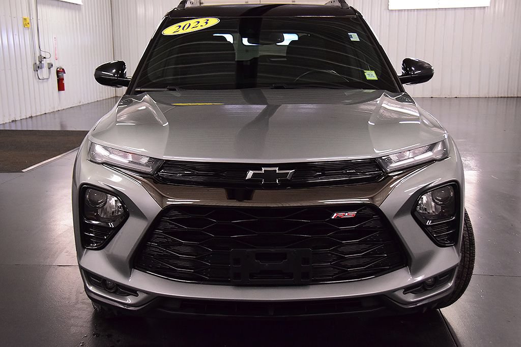 Used 2023 Chevrolet TrailBlazer RS w/ Convenience Package AWD/4WD image 2