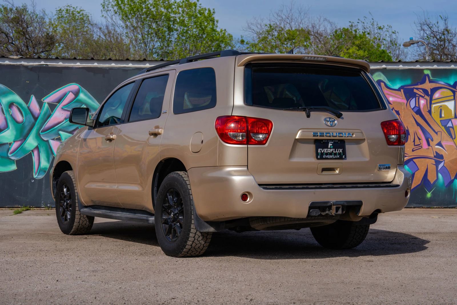Used 2014 Toyota Sequoia SR5 RWD image 8