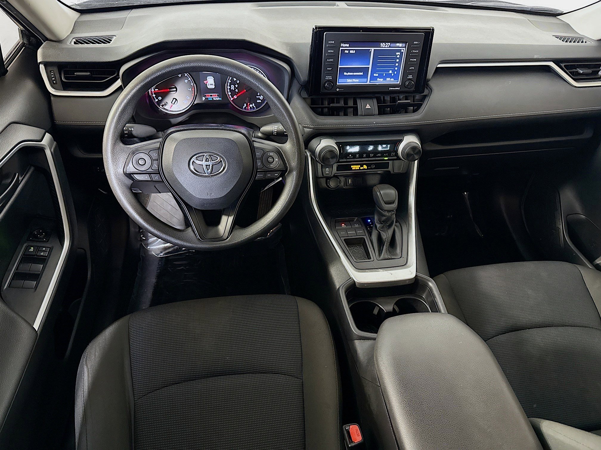 Used 2020 Toyota RAV4 LE image 17