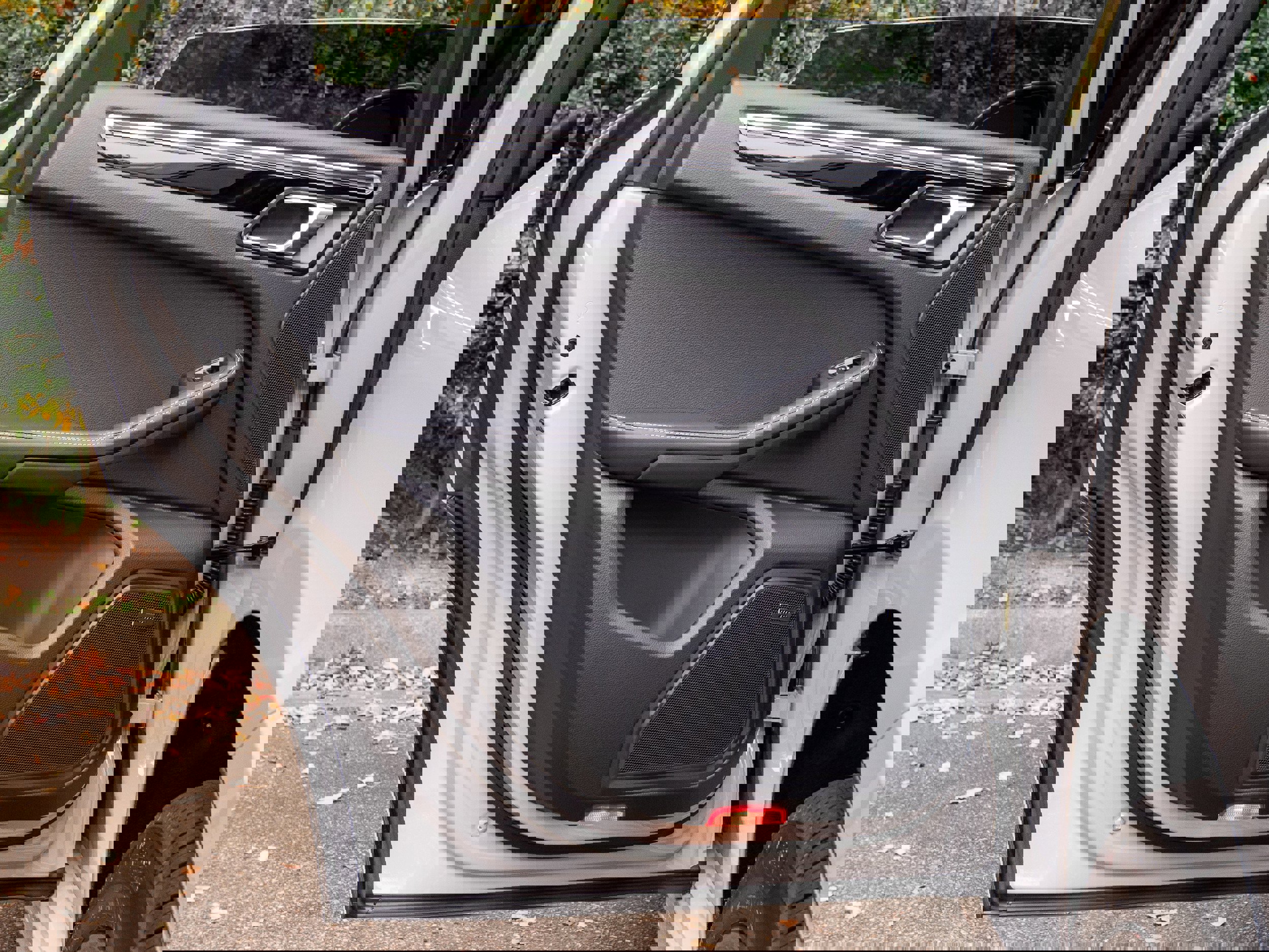 New 2026 Porsche Macan Turbo image 39