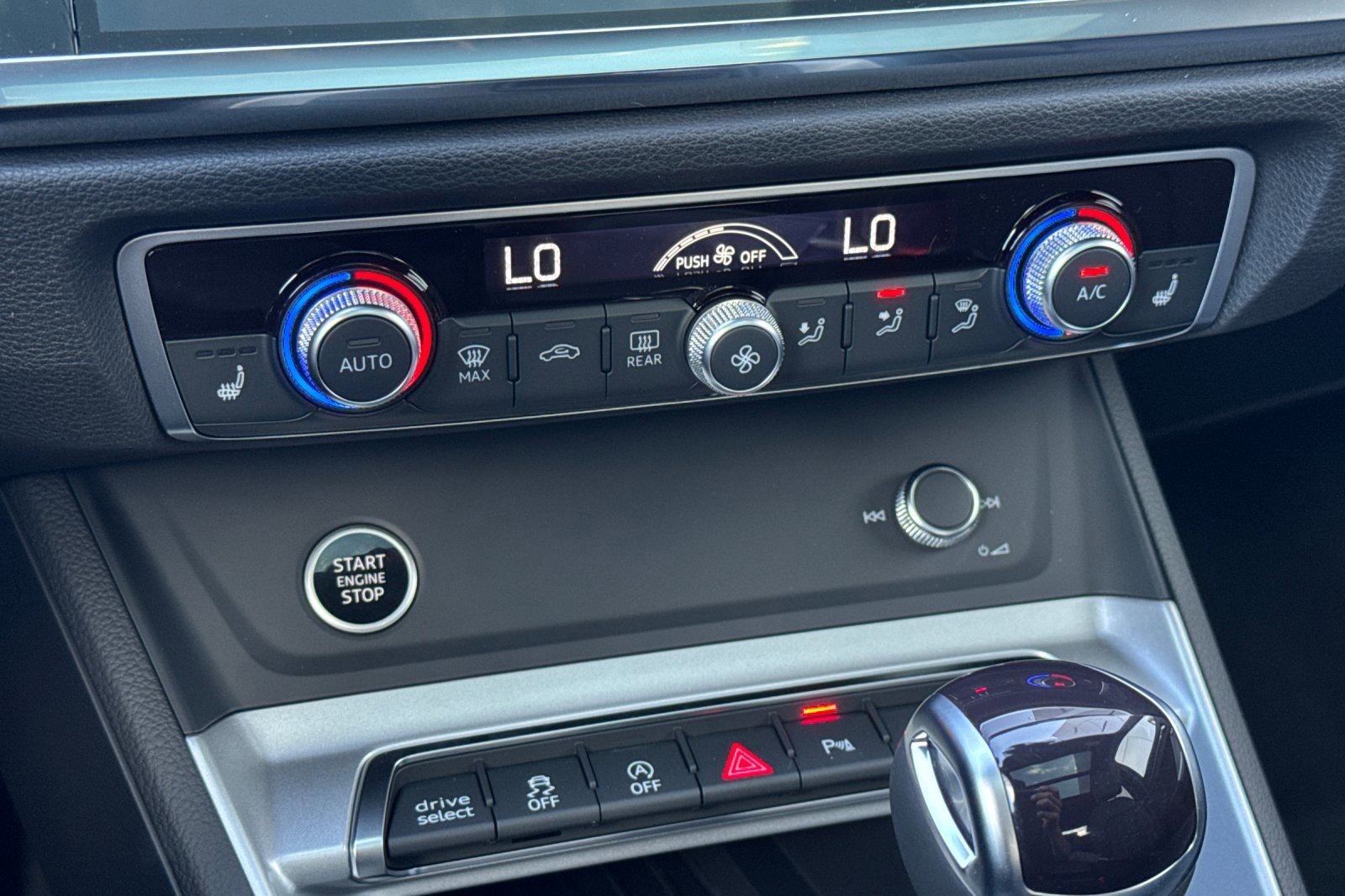 New 2025 Audi Q3 2.0T Premium image 17