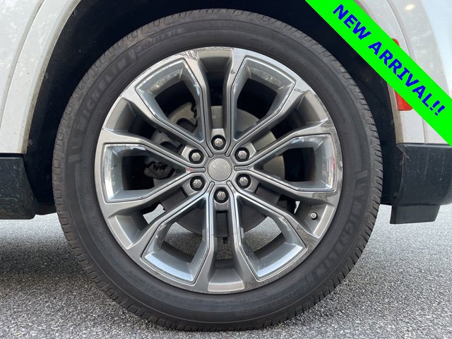 Used 2023 Jeep Grand Wagoneer L Series II w/ Premium Group II image 3