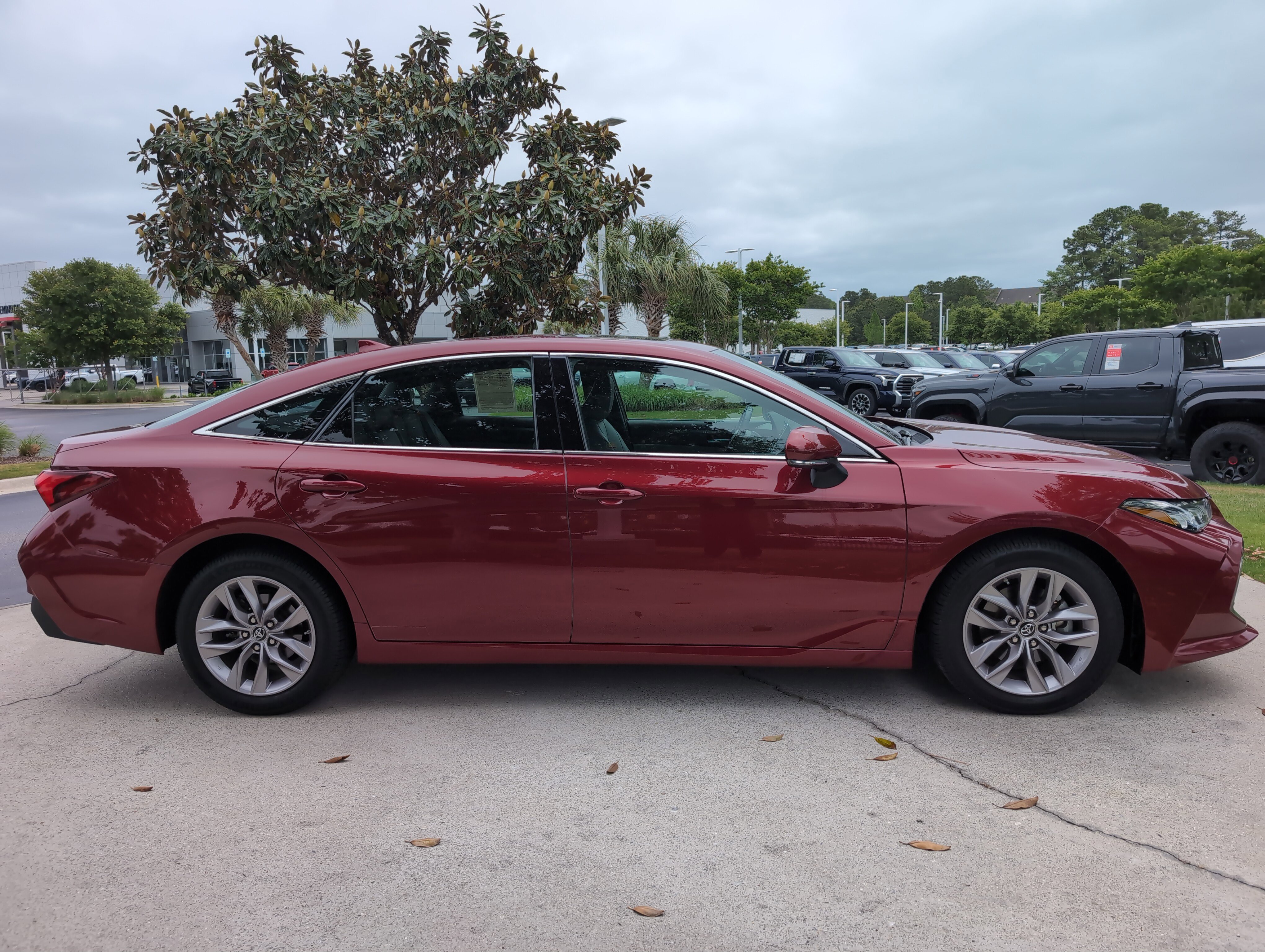 Used 2019 Toyota Avalon XLE w/ Moonroof Package FWD image 11