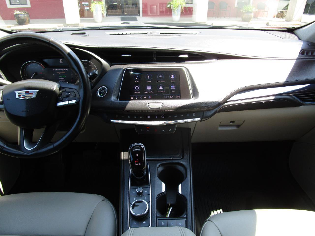 Used 2021 Cadillac XT4 Luxury w/ Cold Weather Package FWD image 7