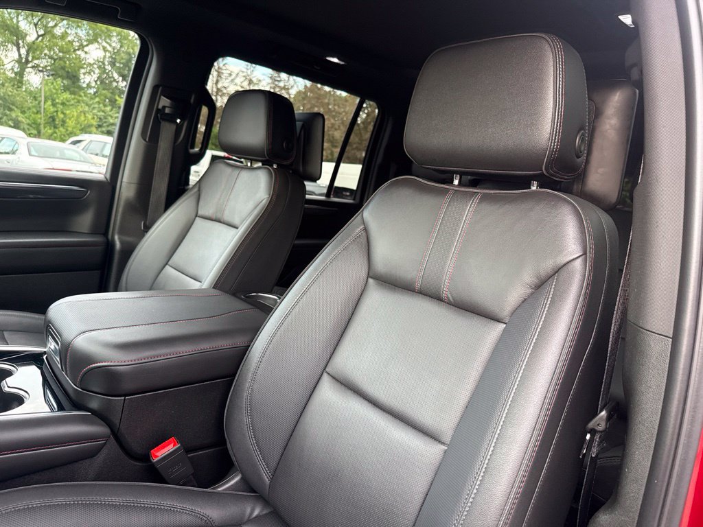 Used 2026 Chevrolet Suburban RST w/ Advanced Technology Package AWD/4WD image 20