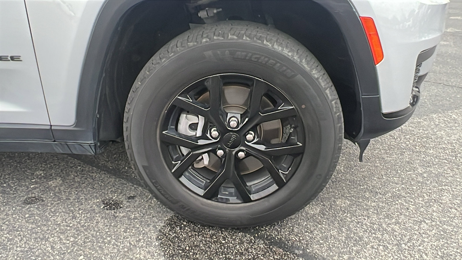 Used 2024 Jeep Grand Cherokee L Laredo image 9