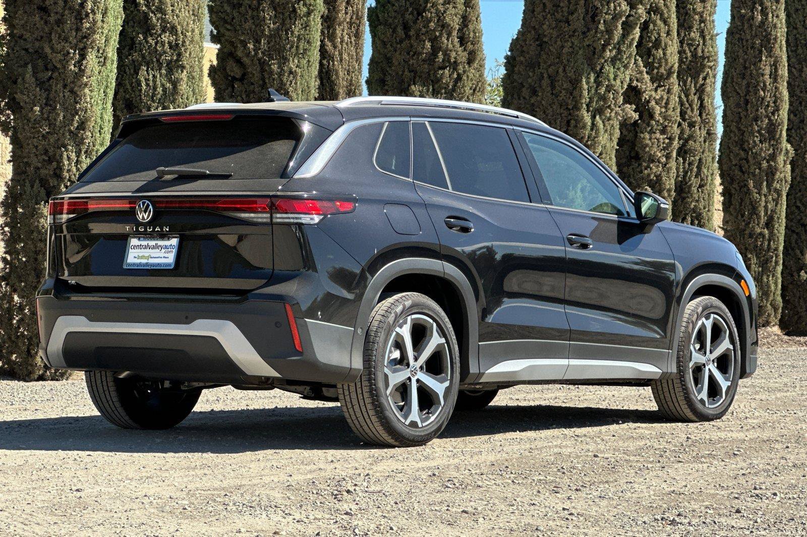 New 2026 Volkswagen Tiguan SE FWD image 4