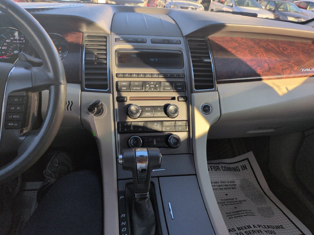 Used 2012 Ford Taurus SEL FWD image 17