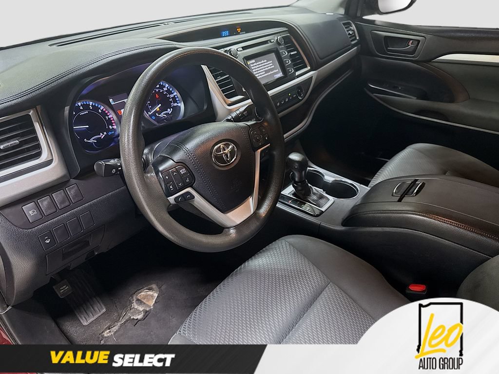Used 2019 Toyota Highlander LE FWD image 11