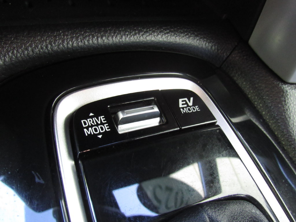 Certified 2025 Toyota Corolla Cross AWD Hybrid image 27