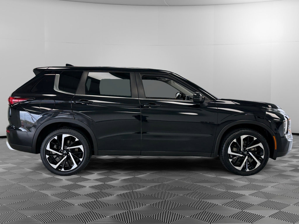 Used 2023 Mitsubishi Outlander SE image 8