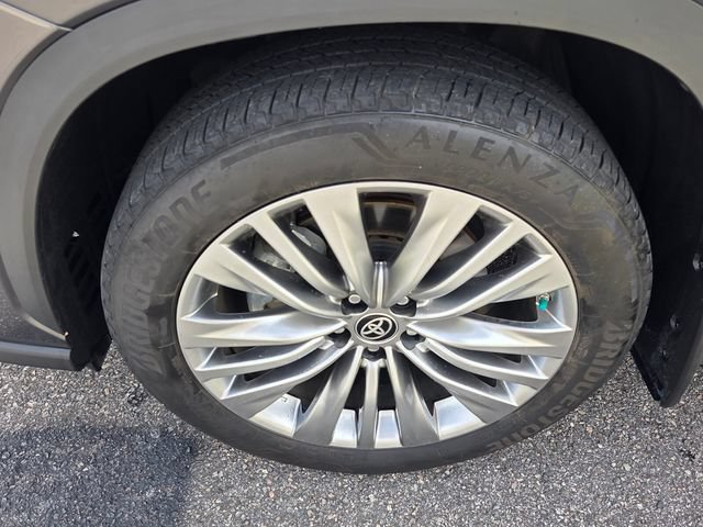 Used 2023 Toyota Highlander Platinum FWD image 17