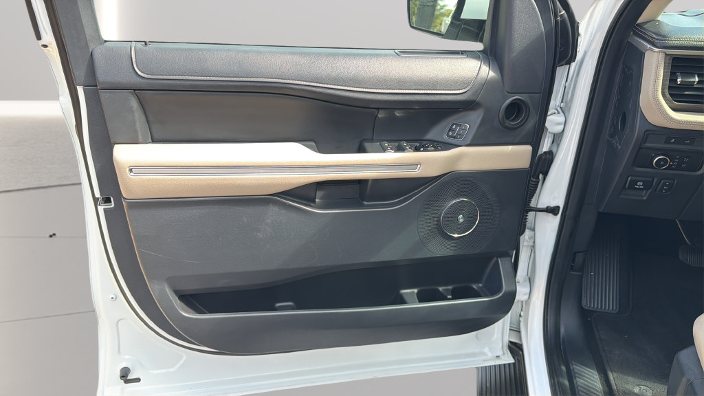 Used 2024 Ford Expedition Limited RWD image 9