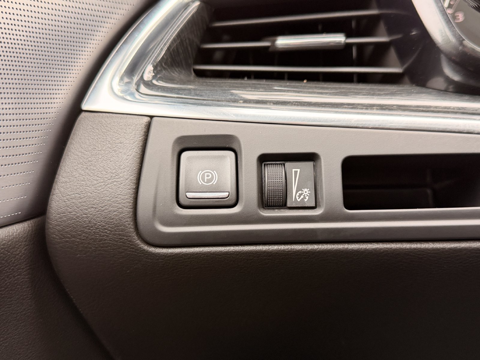 Used 2020 Cadillac XT5 Premium Luxury AWD/4WD image 24