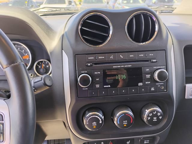 Used 2016 Jeep Compass Latitude AWD/4WD image 17