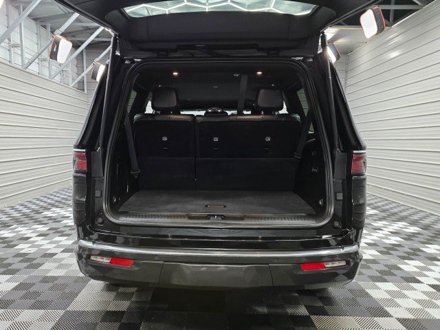 Used 2022 Jeep Wagoneer Series III w/ Flexible Seating Group AWD/4WD image 39