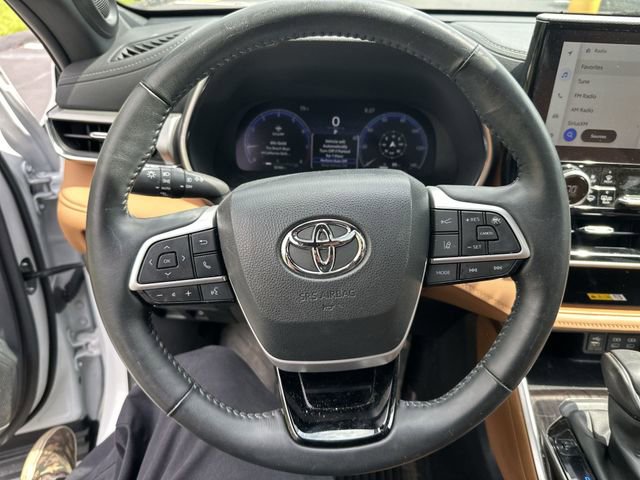 Used 2024 Toyota Highlander Platinum AWD/4WD image 13