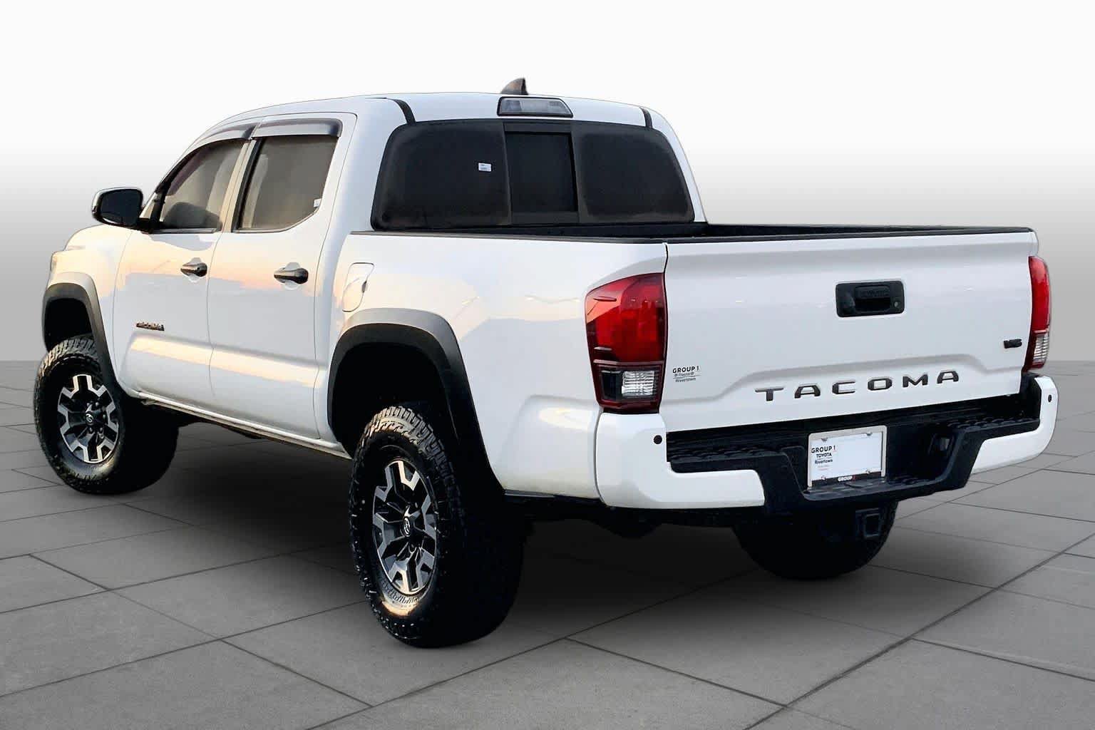 Used 2019 Toyota Tacoma TRD Off-Road w/ Technology Package AWD/4WD image 12