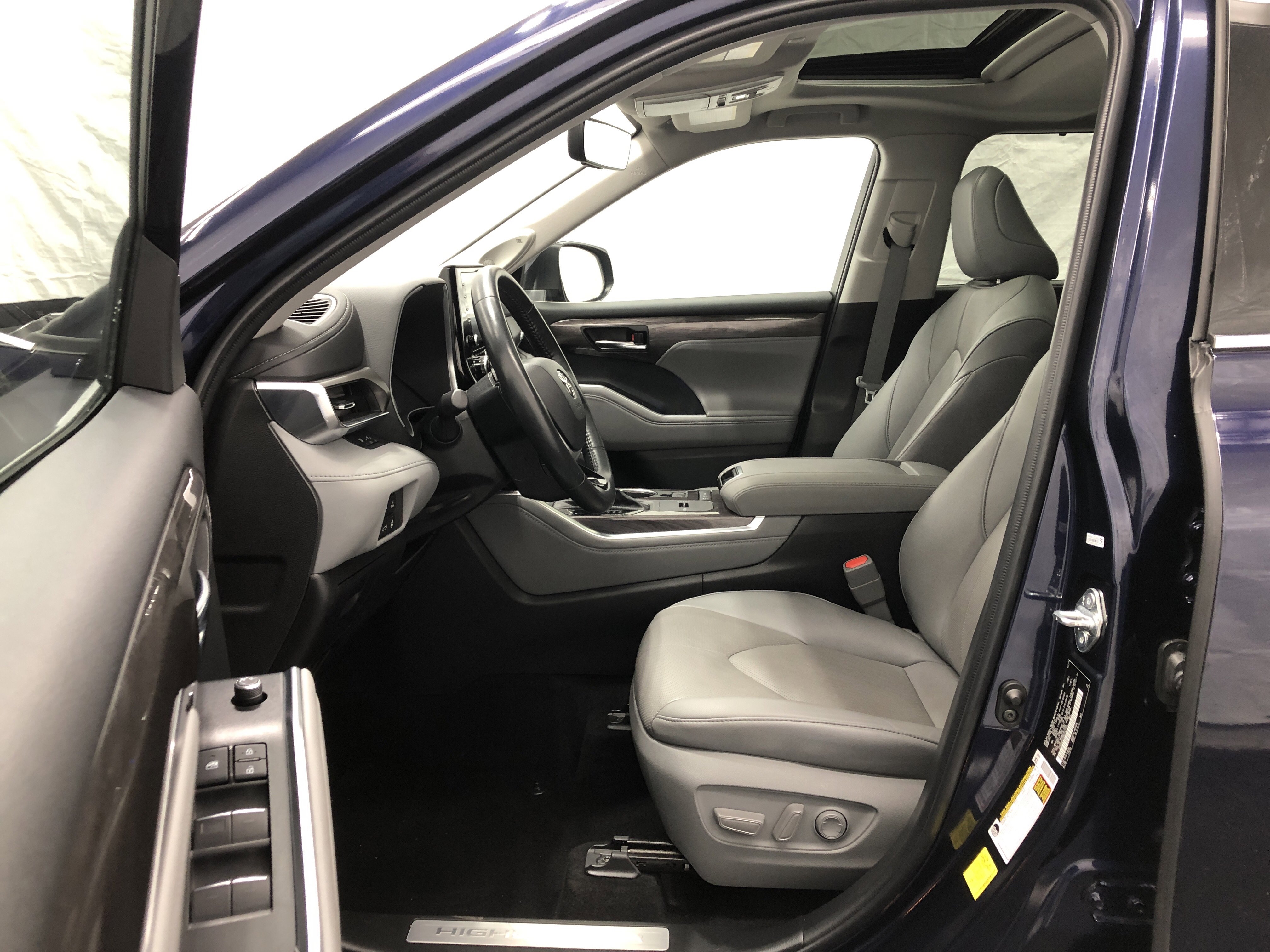 Used 2022 Toyota Highlander Limited image 12