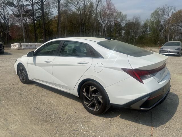 Used 2024 Hyundai Elantra Limited image 7