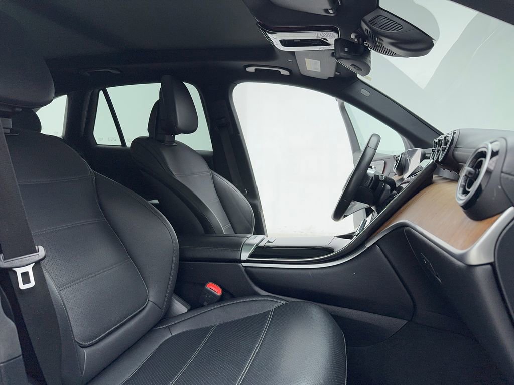 Used 2024 Mercedes-Benz GLC 300 image 42