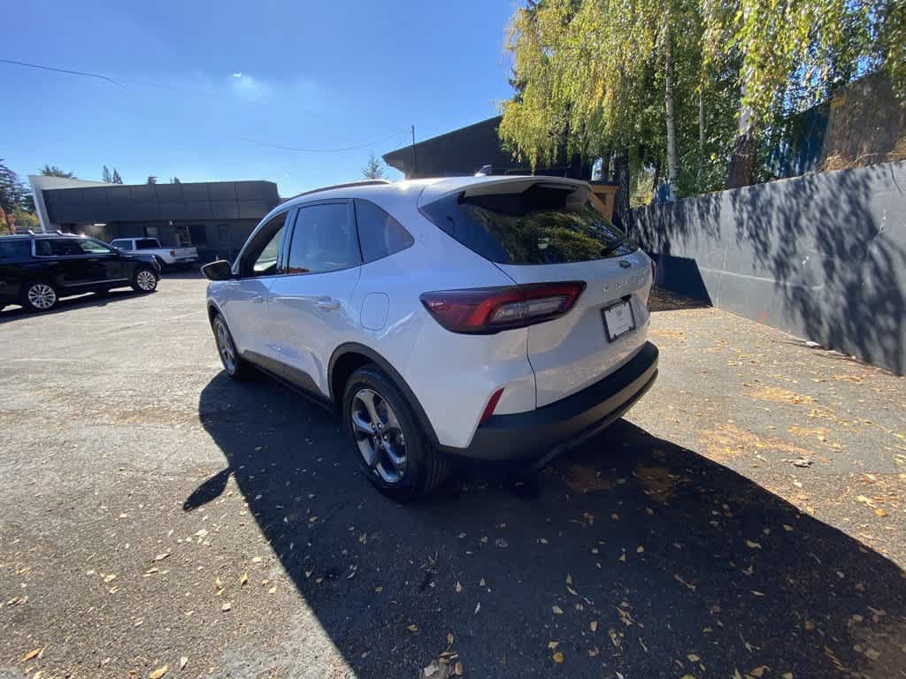 Used 2025 Ford Escape ST-Line Select AWD/4WD image 4