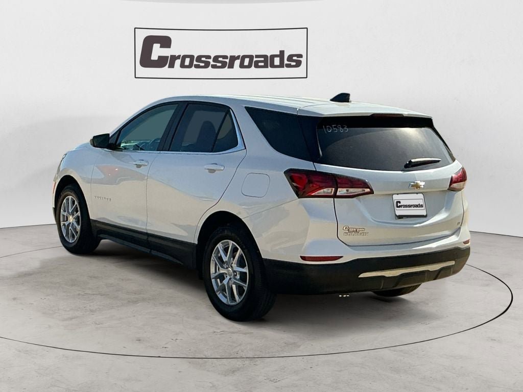 Used 2024 Chevrolet Equinox LT w/ LPO, Floor Liner Package FWD image 3