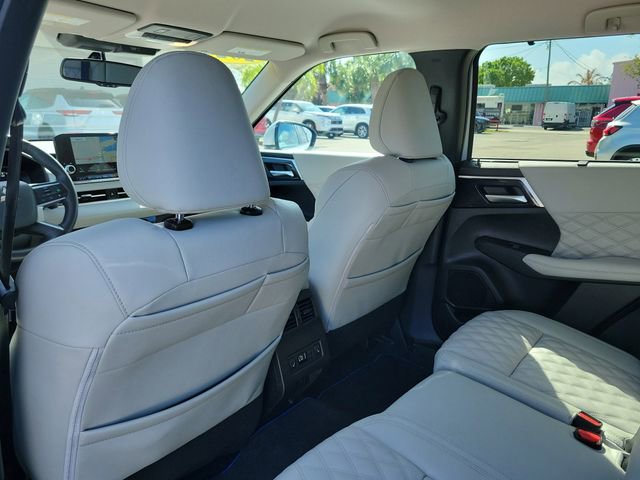 Used 2024 Mitsubishi Outlander SEL image 16