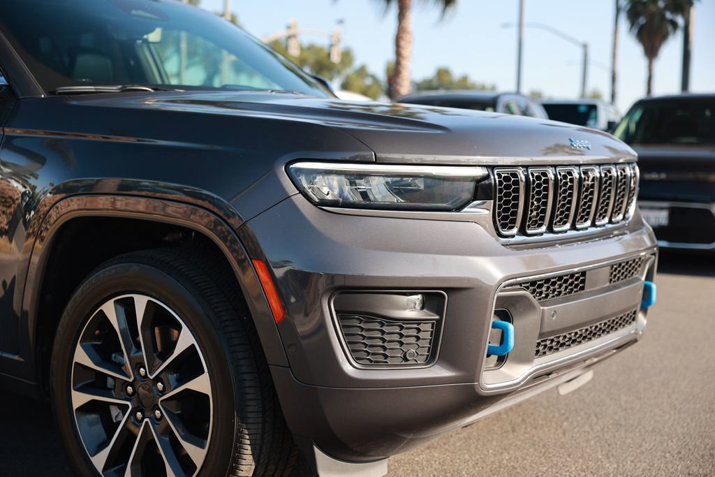 Used 2023 Jeep Grand Cherokee Overland w/ Advanced Protech Group III AWD/4WD image 7