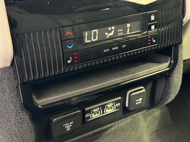 Used 2024 Jeep Wagoneer Series II w/ Flexible Seating Group image 14