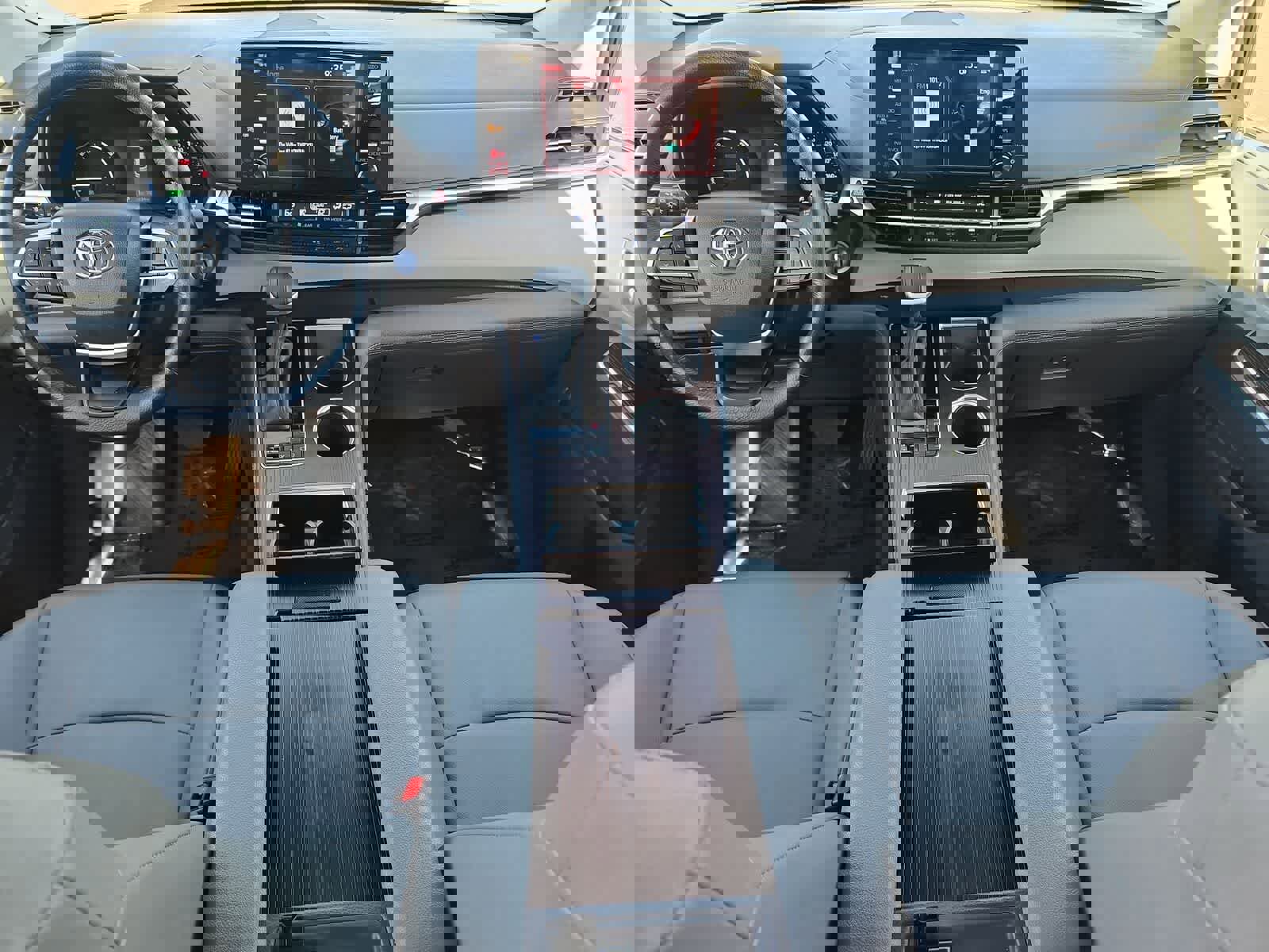 Used 2024 Toyota Sienna XLE image 16