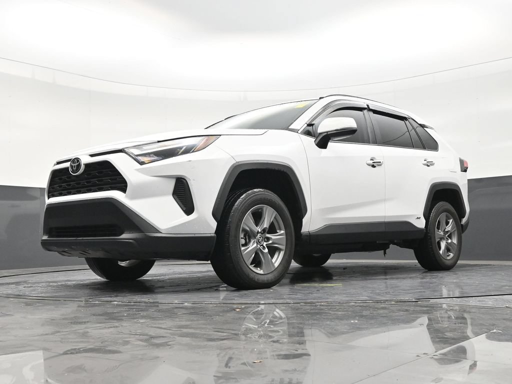 Used 2025 Toyota RAV4 XLE w/ Weather Package AWD/4WD image 20