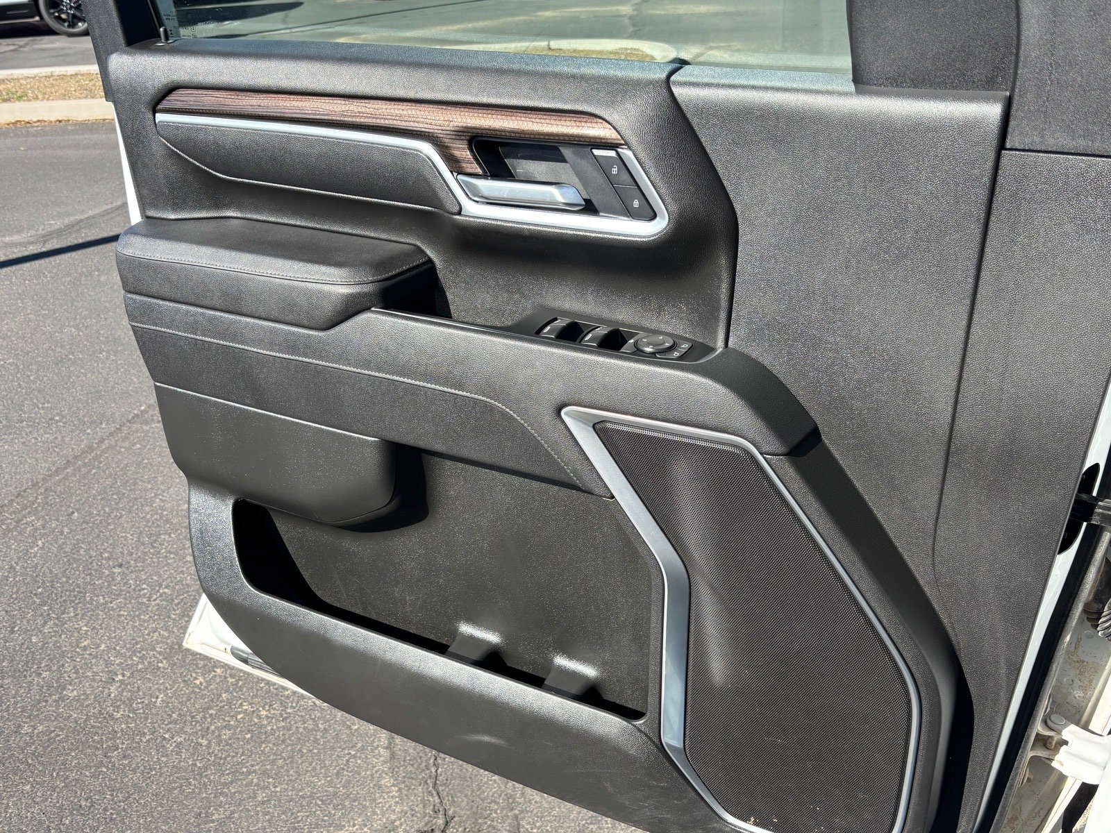 Used 2025 Chevrolet Silverado 2500 LT w/ Convenience Package AWD/4WD image 11
