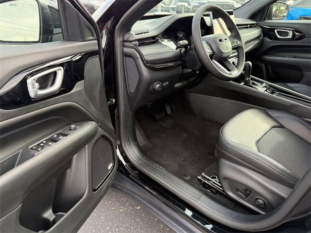 New 2025 Jeep Compass Latitude w/ Sun & Sound Group image 18