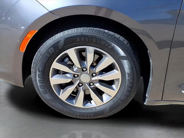 Used 2020 Chrysler Pacifica Touring-L Plus image 23