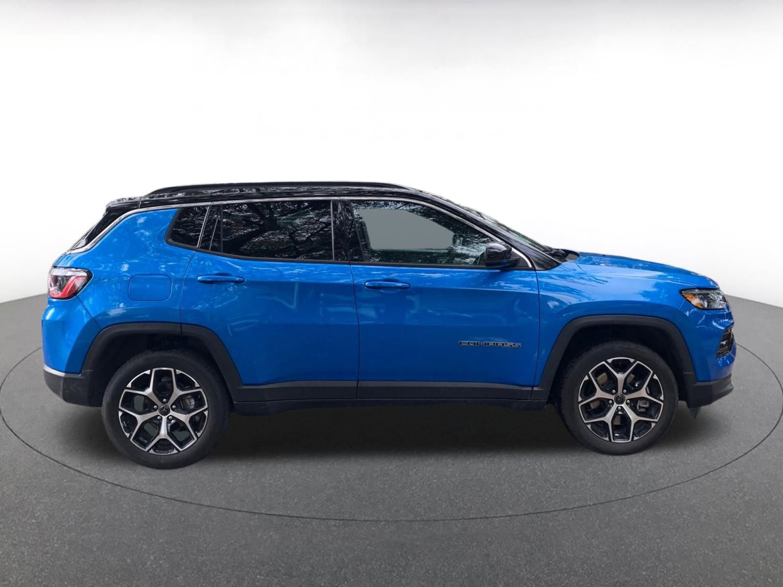 Used 2025 Jeep Compass Limited image 8