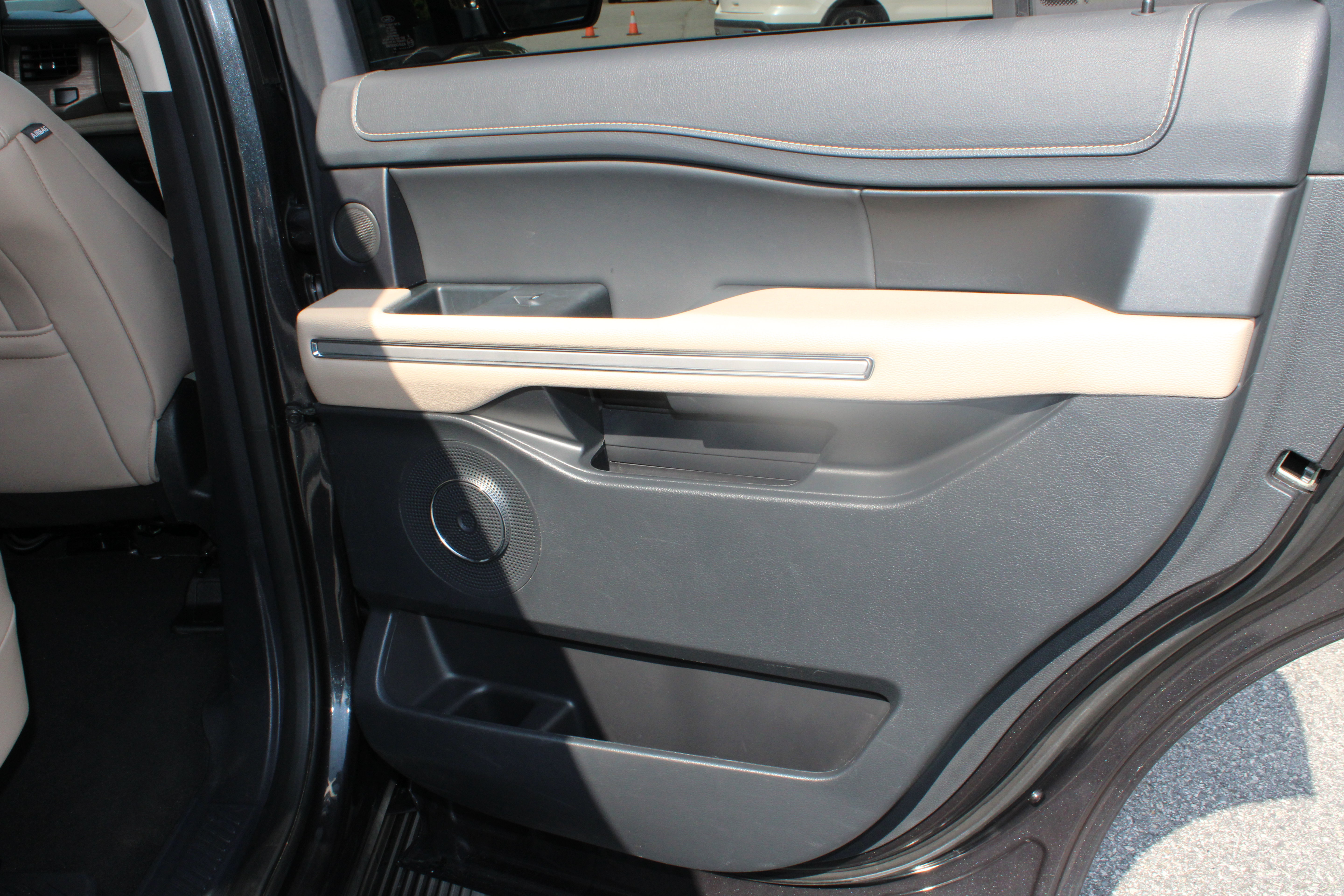Used 2024 Ford Expedition Limited RWD image 17