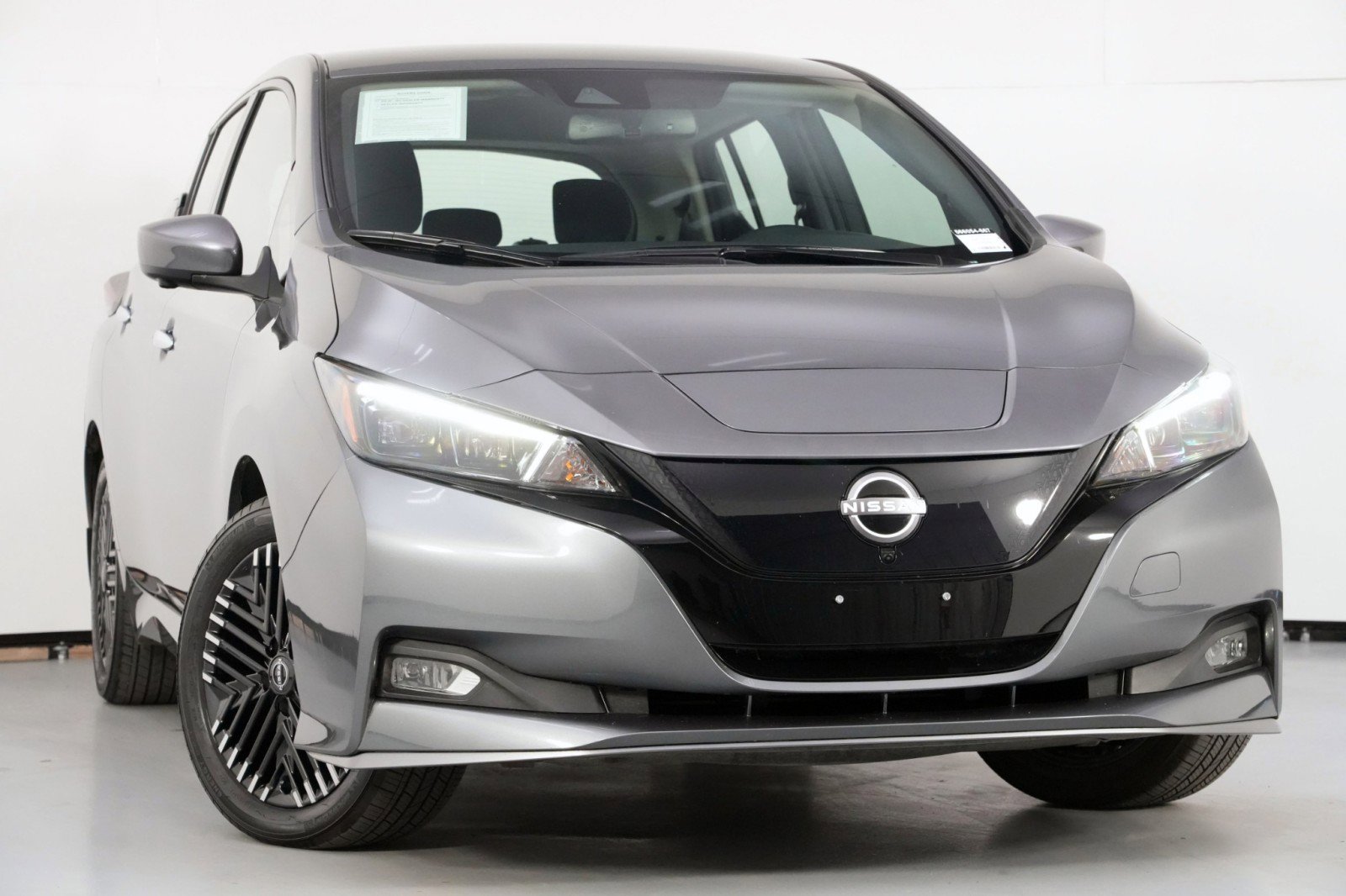 Used 2025 Nissan Leaf SV Plus image 2