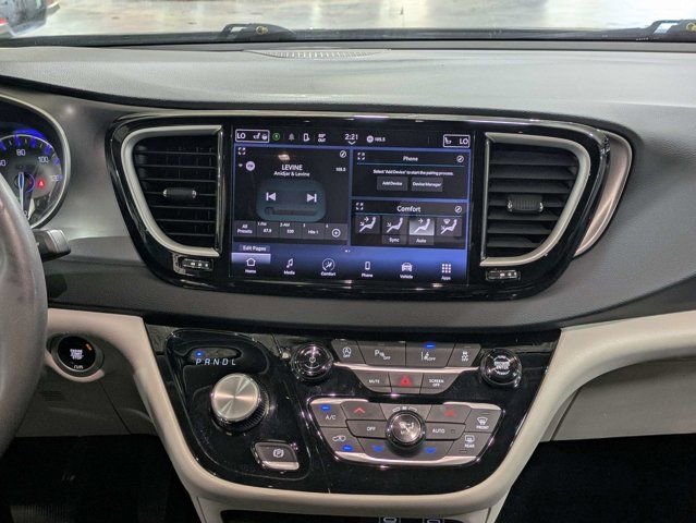 Used 2023 Chrysler Pacifica Touring-L FWD image 20