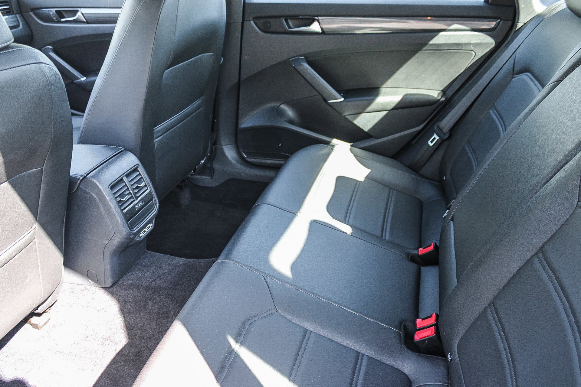 Used 2021 Volkswagen Passat 2.0T R-Line image 19